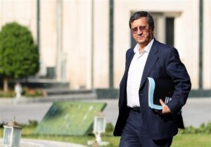 همتی: باید سیستم مالیات و یارانهها یکی شود تا از خانوارهای نیازمند یارانه، مالیات نگیریم/ برای کمک به تولید، باید هزینه سوداگری را بالا ببریم